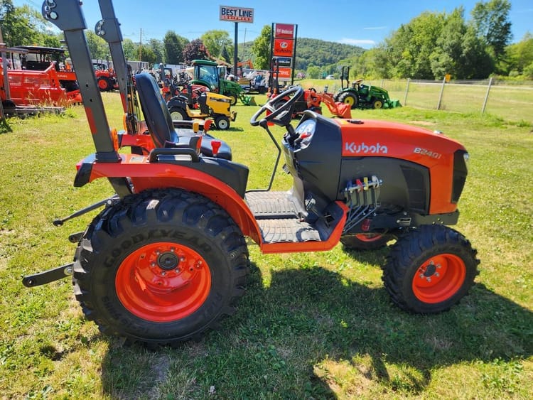 KUBOTA B2401 TRACTOR