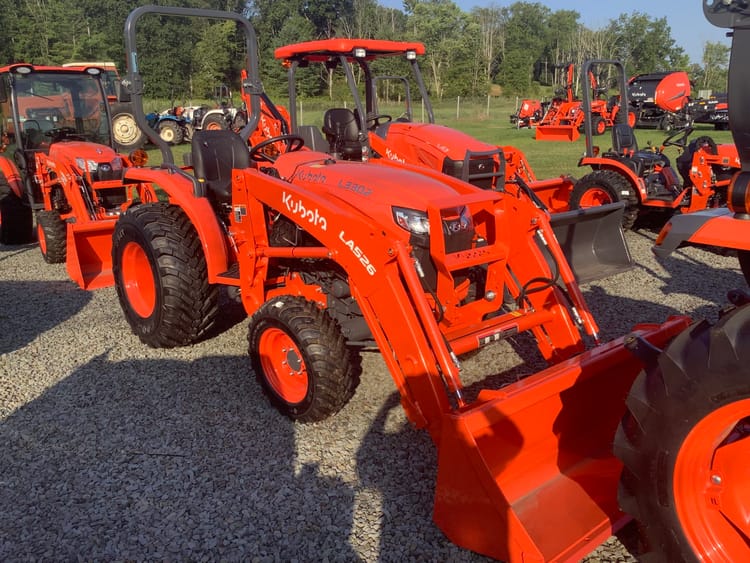 Kubota L3302HST w/ LA526 Loader