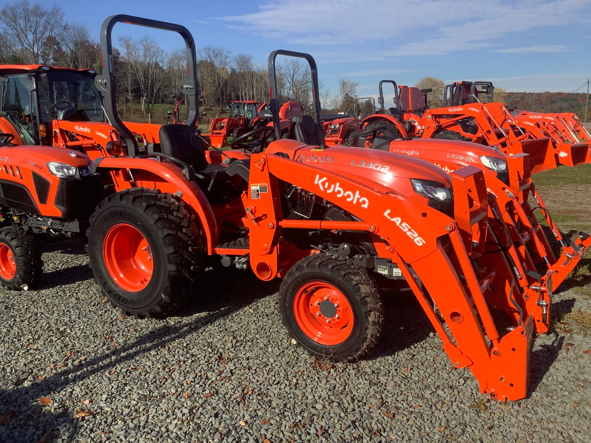 Kubota L3302HST w/ LA526 Loader