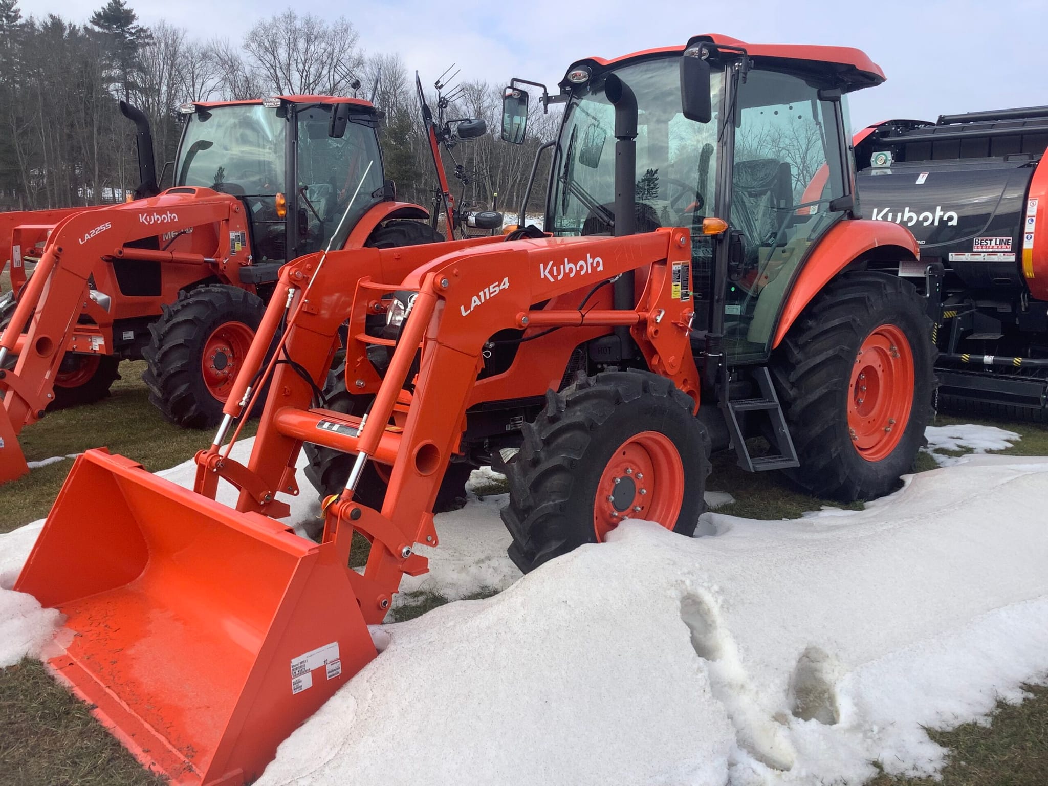 Kubota M6060HDC w LA1154A Loader