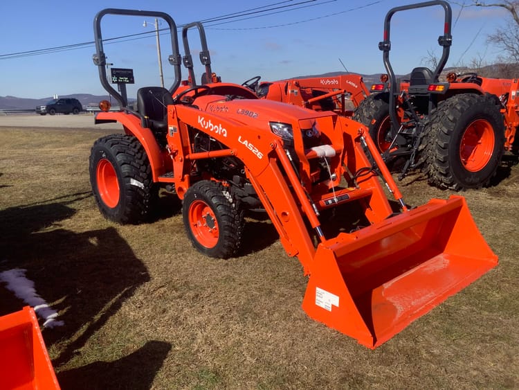 Kubota L3902HST w/ LA526 Loader
