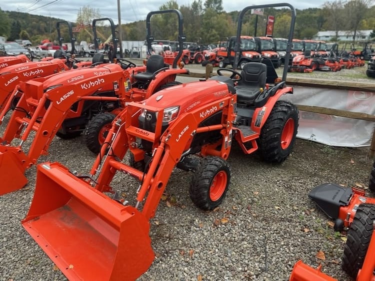 KUBOTA LX2610SU WITH LOADER